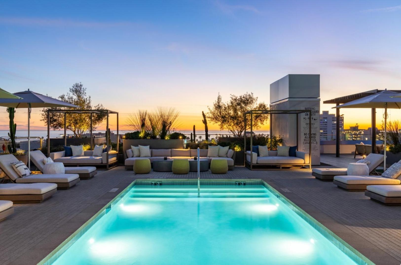 The Hideaway Penthouse Private Rooftop Balcony * Los Angeles