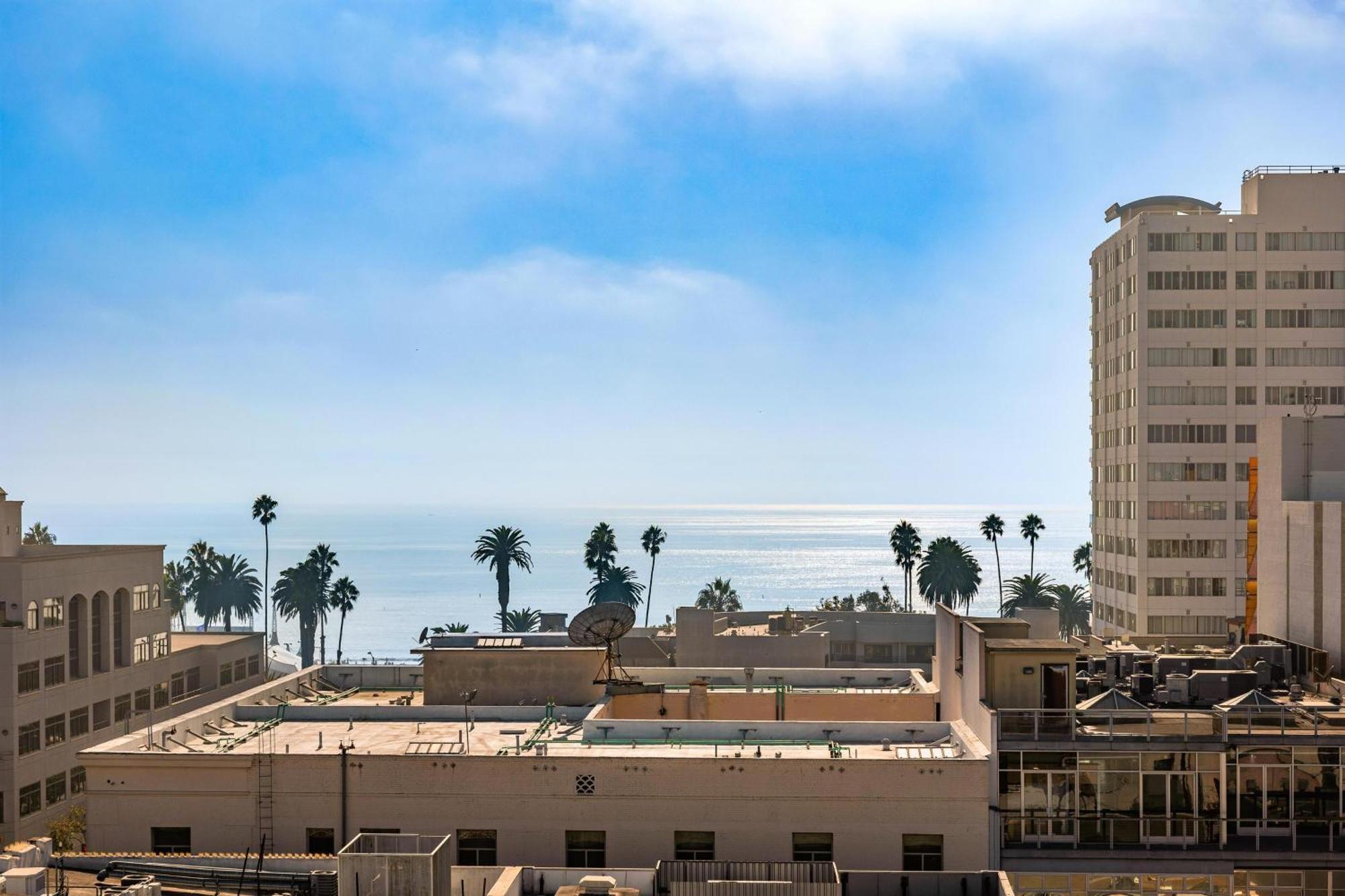 The Hideaway Penthouse Private Rooftop Balcony Apartment Los Angeles