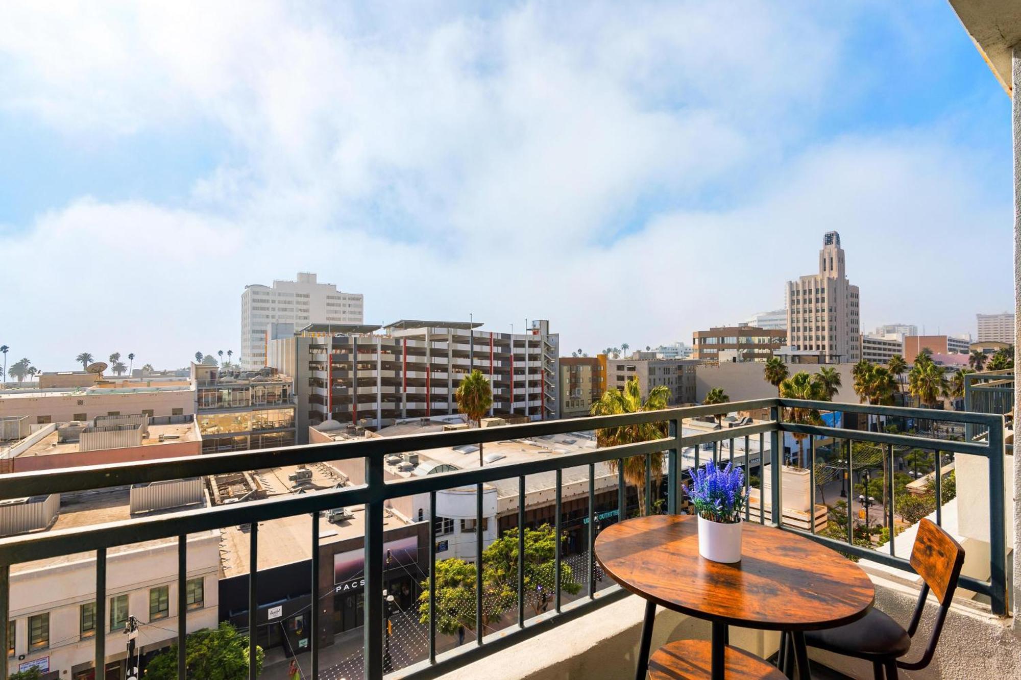 The Hideaway Penthouse Private Rooftop Balcony * Los Angeles
