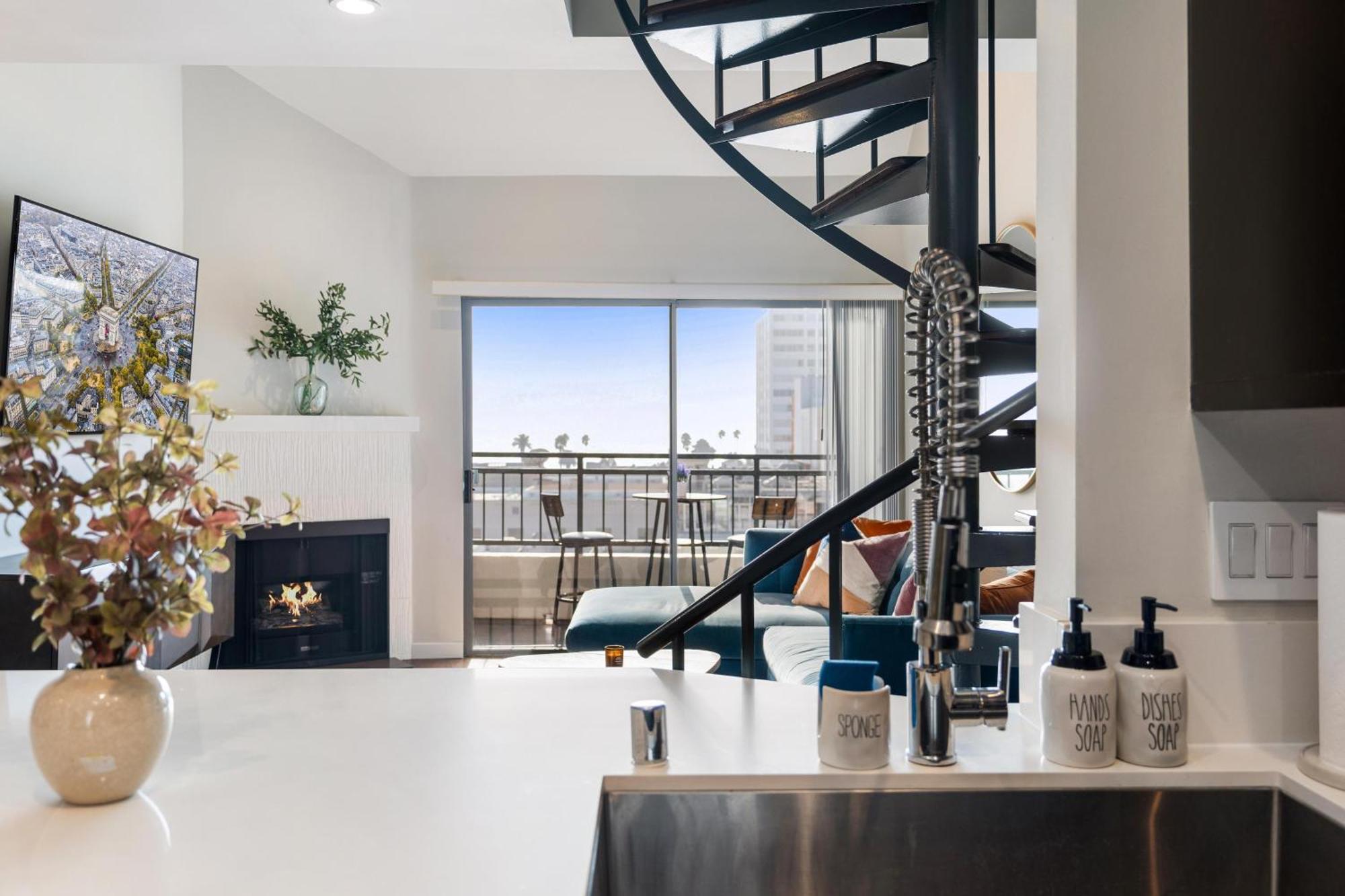 Apartment The Hideaway Penthouse Private Rooftop Balcony Los Angeles