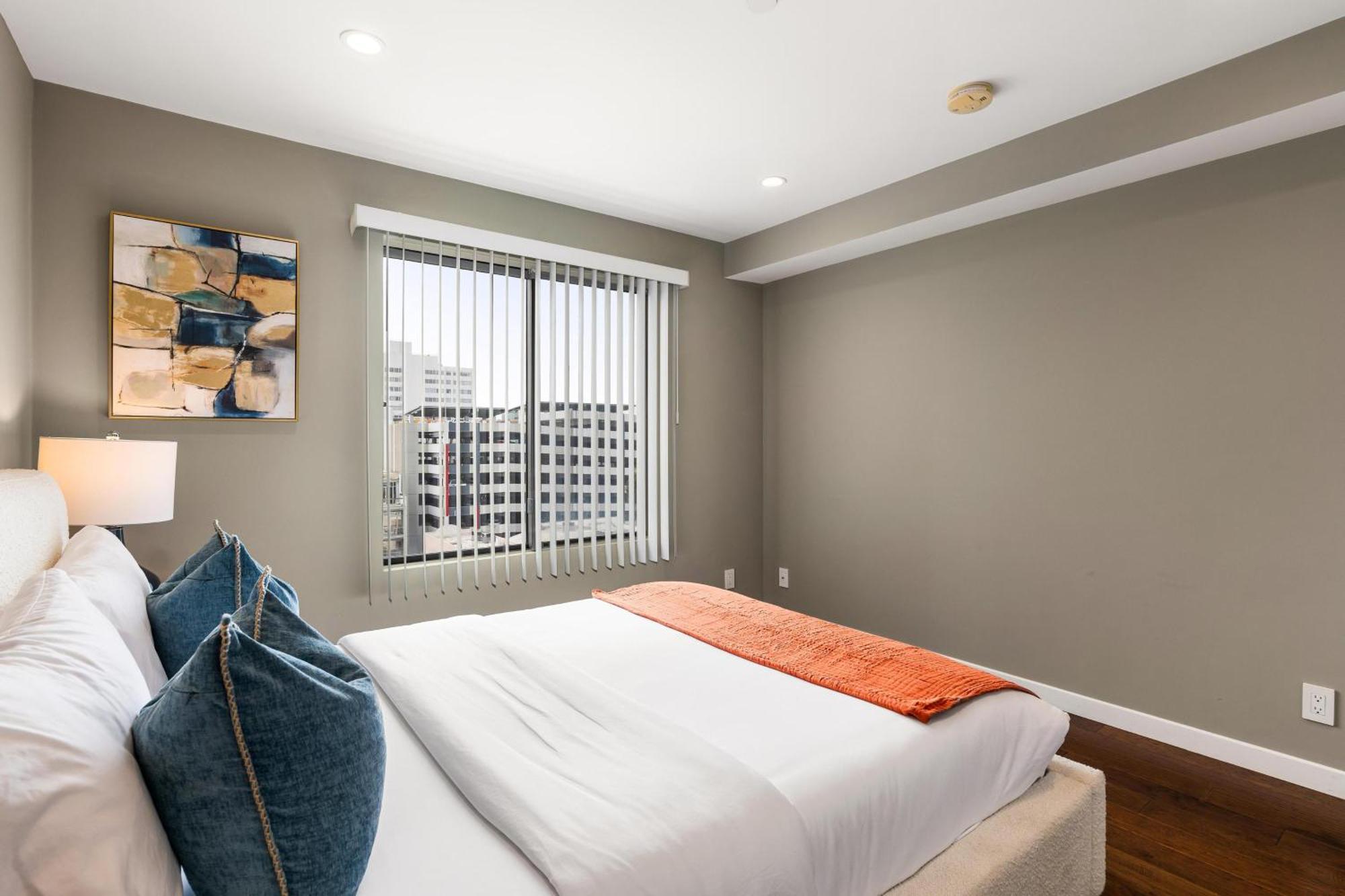 The Hideaway Penthouse Private Rooftop Balcony Apartment Los Angeles