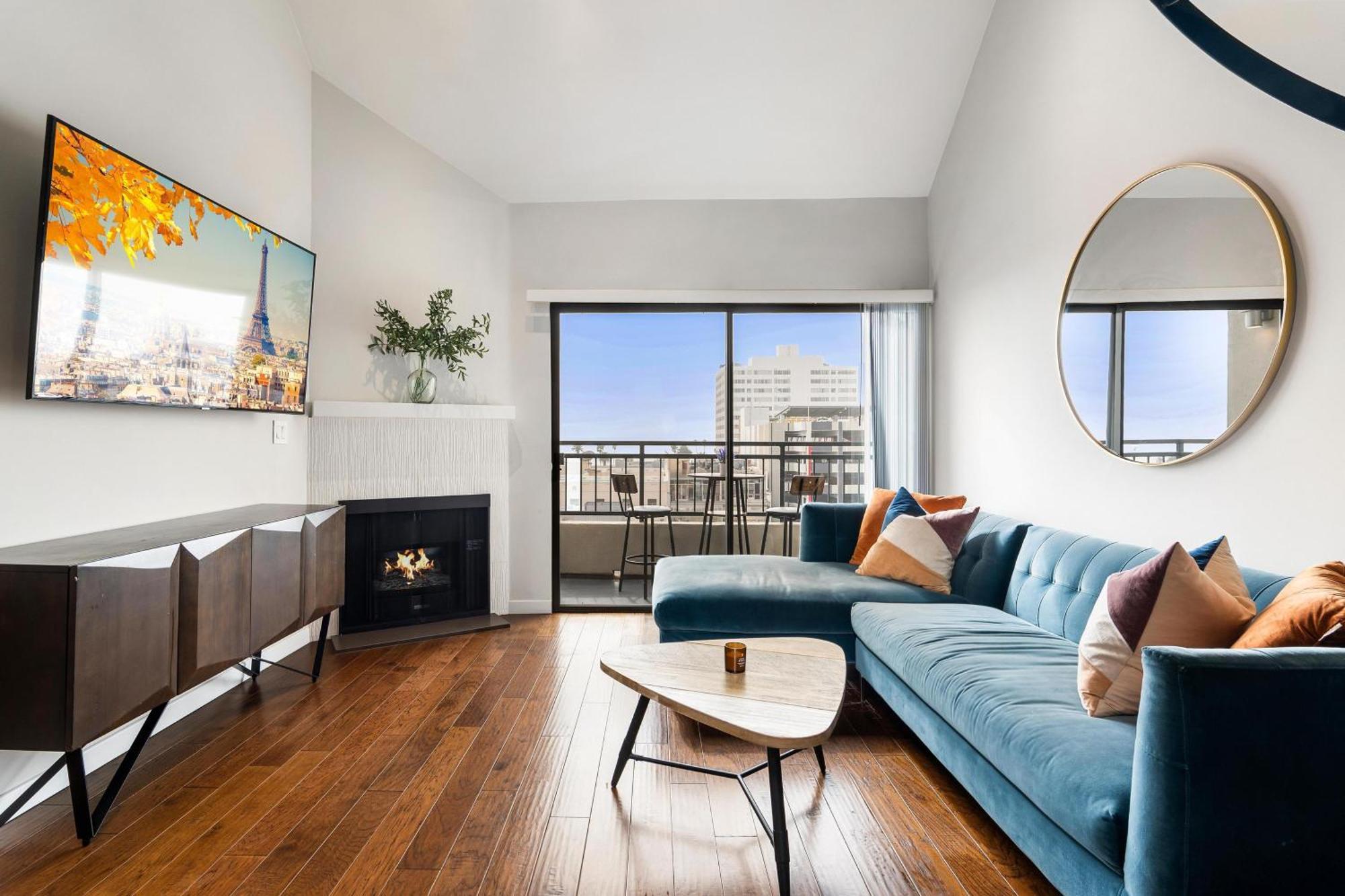 The Hideaway Penthouse Private Rooftop Balcony Apartment Los Angeles